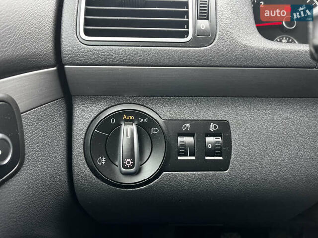 Черный Фольксваген Туран, объемом двигателя 1.6 л и пробегом 296 тыс. км за 9999 $, фото 20 на Automoto.ua