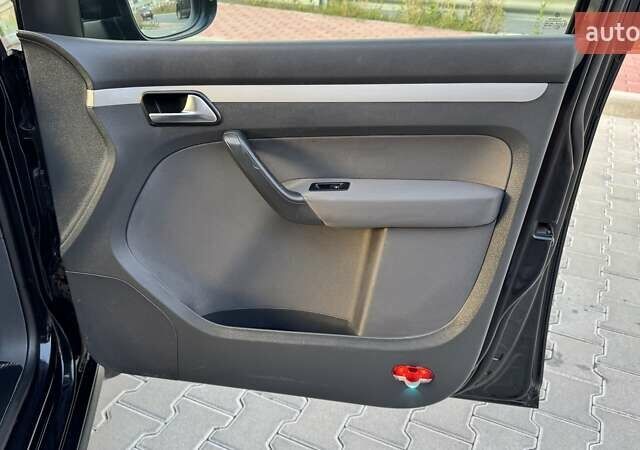 Черный Фольксваген Туран, объемом двигателя 1.6 л и пробегом 256 тыс. км за 8999 $, фото 21 на Automoto.ua