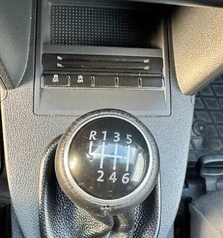 Черный Фольксваген Туран, объемом двигателя 1.6 л и пробегом 256 тыс. км за 8999 $, фото 15 на Automoto.ua