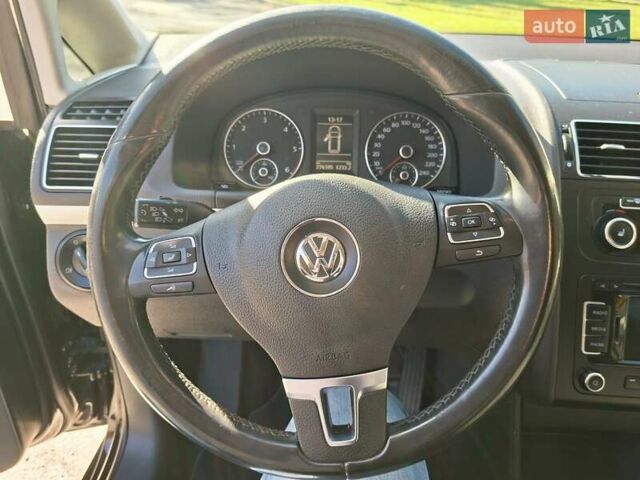 Черный Фольксваген Туран, объемом двигателя 1.6 л и пробегом 275 тыс. км за 9600 $, фото 65 на Automoto.ua