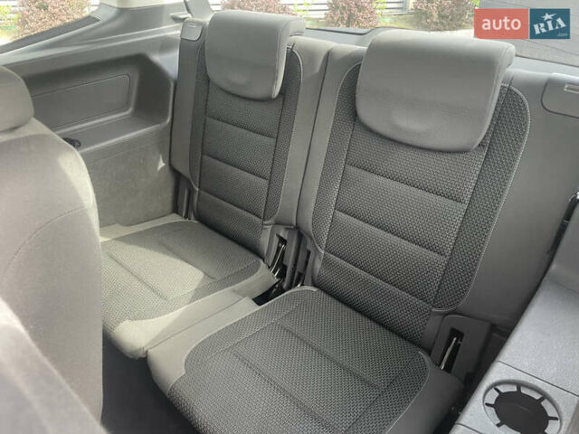 Черный Фольксваген Туран, объемом двигателя 1.39 л и пробегом 236 тыс. км за 8200 $, фото 28 на Automoto.ua