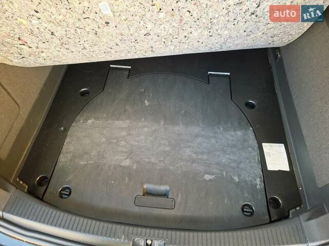 Черный Фольксваген Туран, объемом двигателя 1.6 л и пробегом 275 тыс. км за 9600 $, фото 41 на Automoto.ua