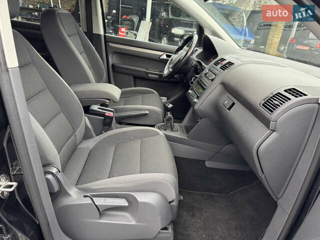 Черный Фольксваген Туран, объемом двигателя 2 л и пробегом 204 тыс. км за 11300 $, фото 17 на Automoto.ua