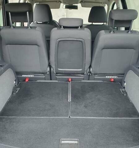 Черный Фольксваген Туран, объемом двигателя 1.98 л и пробегом 255 тыс. км за 12400 $, фото 3 на Automoto.ua