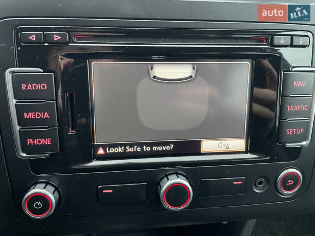 Черный Фольксваген Туран, объемом двигателя 1.6 л и пробегом 333 тыс. км за 9300 $, фото 22 на Automoto.ua