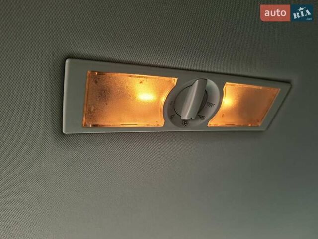 Черный Фольксваген Туран, объемом двигателя 1.6 л и пробегом 275 тыс. км за 9600 $, фото 82 на Automoto.ua