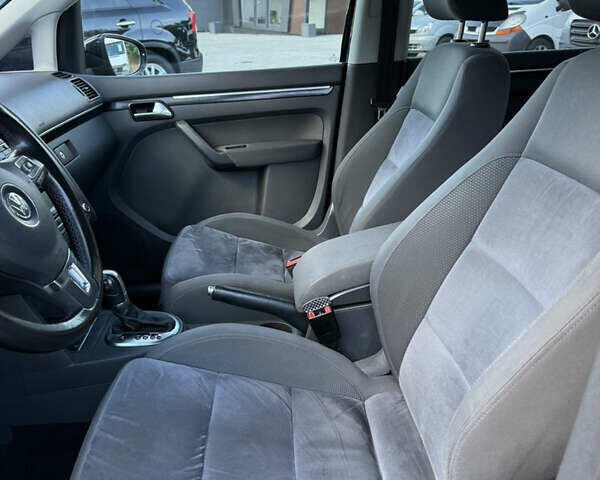 Чорний Фольксваген Туран, об'ємом двигуна 1.6 л та пробігом 265 тис. км за 10700 $, фото 20 на Automoto.ua