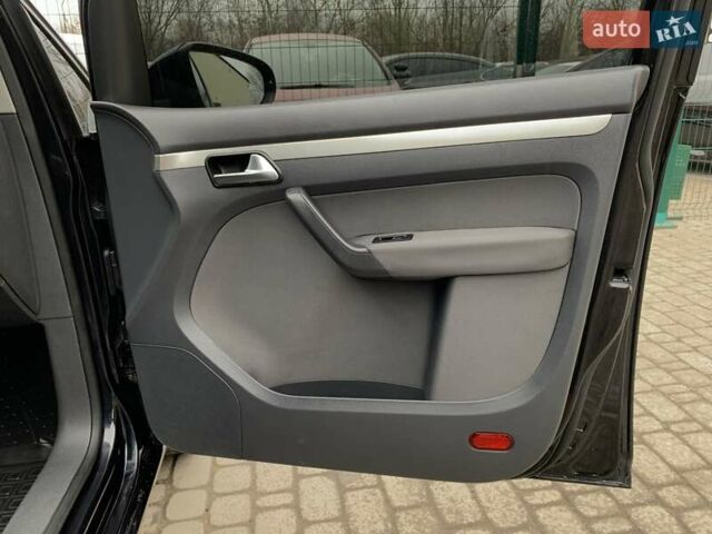 Черный Фольксваген Туран, объемом двигателя 2 л и пробегом 283 тыс. км за 12555 $, фото 32 на Automoto.ua