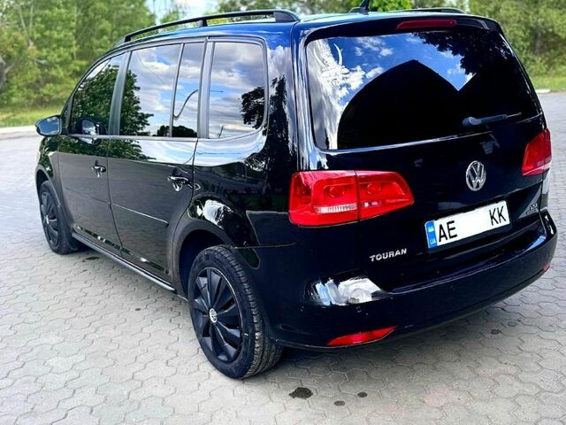 Черный Фольксваген Туран, объемом двигателя 1.4 л и пробегом 251 тыс. км за 8200 $, фото 2 на Automoto.ua