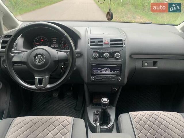 Чорний Фольксваген Туран, об'ємом двигуна 1.6 л та пробігом 254 тис. км за 10300 $, фото 27 на Automoto.ua