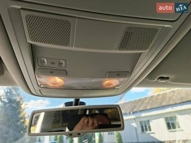 Черный Фольксваген Туран, объемом двигателя 1.6 л и пробегом 275 тыс. км за 9600 $, фото 80 на Automoto.ua