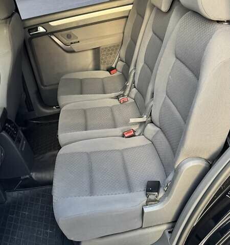 Черный Фольксваген Туран, объемом двигателя 1.6 л и пробегом 256 тыс. км за 8999 $, фото 17 на Automoto.ua