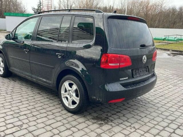 Черный Фольксваген Туран, объемом двигателя 1.6 л и пробегом 333 тыс. км за 8900 $, фото 1 на Automoto.ua