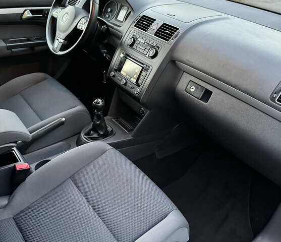 Чорний Фольксваген Туран, об'ємом двигуна 1.6 л та пробігом 185 тис. км за 11650 $, фото 56 на Automoto.ua