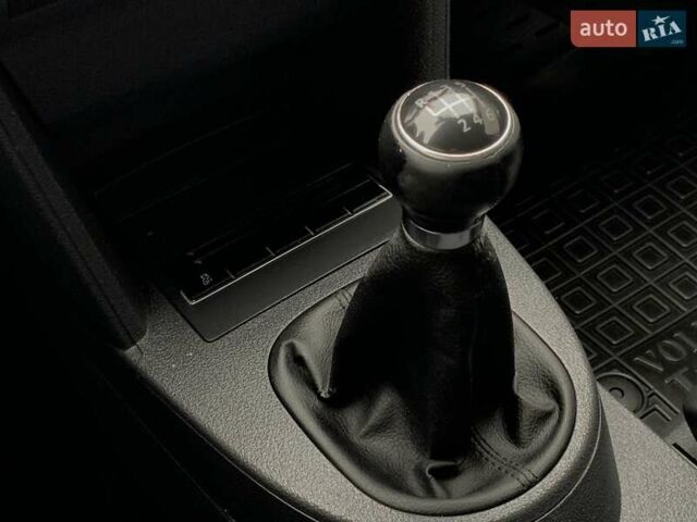 Черный Фольксваген Туран, объемом двигателя 2 л и пробегом 283 тыс. км за 12555 $, фото 46 на Automoto.ua