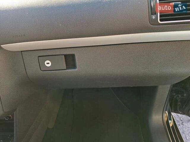 Черный Фольксваген Туран, объемом двигателя 1.6 л и пробегом 275 тыс. км за 9600 $, фото 58 на Automoto.ua