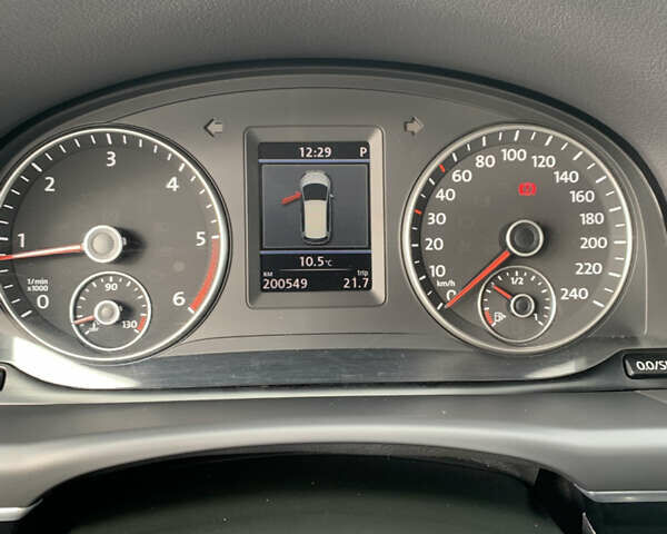 Черный Фольксваген Туран, объемом двигателя 1.97 л и пробегом 205 тыс. км за 12500 $, фото 6 на Automoto.ua