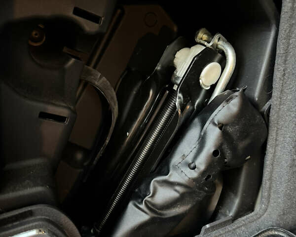 Чорний Фольксваген Туран, об'ємом двигуна 1.6 л та пробігом 185 тис. км за 11650 $, фото 76 на Automoto.ua