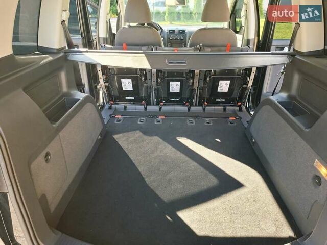 Черный Фольксваген Туран, объемом двигателя 1.6 л и пробегом 275 тыс. км за 9600 $, фото 87 на Automoto.ua