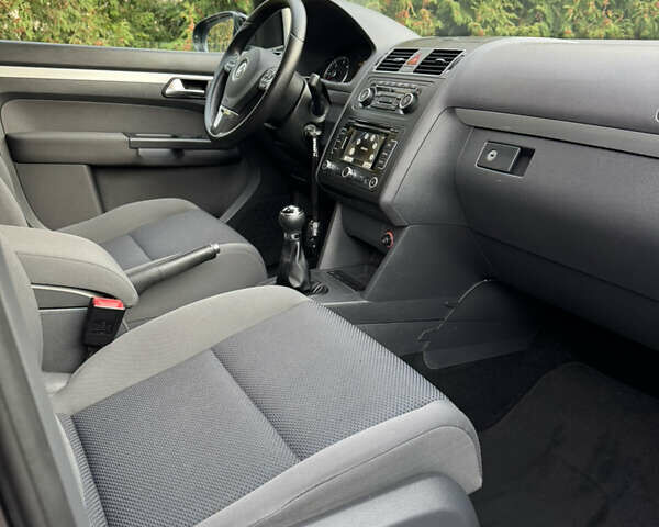 Чорний Фольксваген Туран, об'ємом двигуна 1.6 л та пробігом 185 тис. км за 11650 $, фото 59 на Automoto.ua