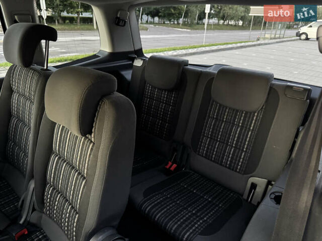 Черный Фольксваген Туран, объемом двигателя 1.4 л и пробегом 174 тыс. км за 9350 $, фото 56 на Automoto.ua