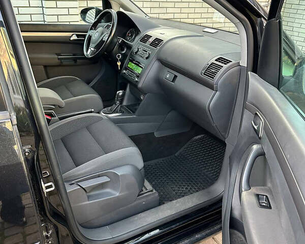 Черный Фольксваген Туран, объемом двигателя 1.39 л и пробегом 99 тыс. км за 11399 $, фото 14 на Automoto.ua