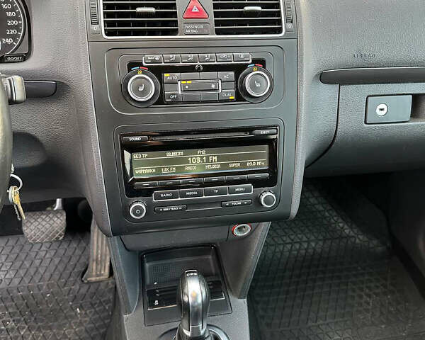 Черный Фольксваген Туран, объемом двигателя 1.39 л и пробегом 99 тыс. км за 11399 $, фото 9 на Automoto.ua