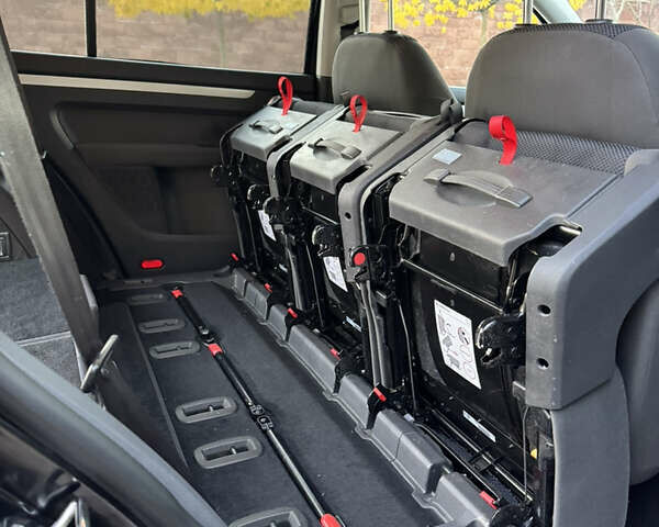 Черный Фольксваген Туран, объемом двигателя 1.6 л и пробегом 185 тыс. км за 11300 $, фото 66 на Automoto.ua