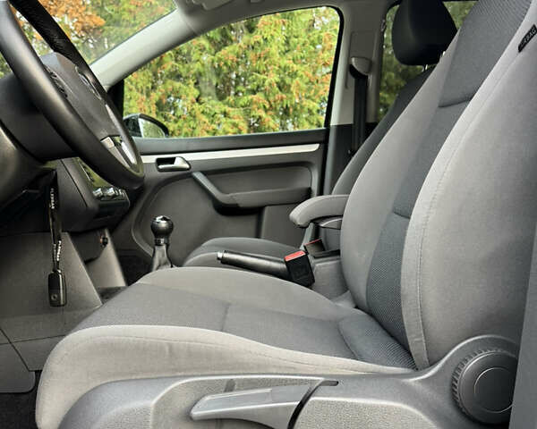 Черный Фольксваген Туран, объемом двигателя 1.6 л и пробегом 185 тыс. км за 11300 $, фото 53 на Automoto.ua