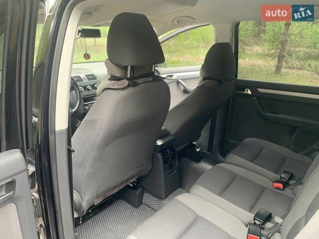 Чорний Фольксваген Туран, об'ємом двигуна 1.6 л та пробігом 254 тис. км за 10300 $, фото 15 на Automoto.ua