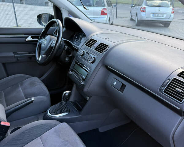 Чорний Фольксваген Туран, об'ємом двигуна 1.6 л та пробігом 265 тис. км за 10700 $, фото 34 на Automoto.ua