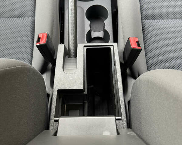 Чорний Фольксваген Туран, об'ємом двигуна 1.6 л та пробігом 185 тис. км за 11650 $, фото 52 на Automoto.ua