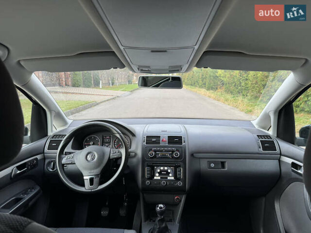 Черный Фольксваген Туран, объемом двигателя 1.6 л и пробегом 185 тыс. км за 11300 $, фото 43 на Automoto.ua