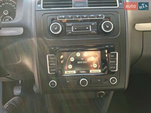 Черный Фольксваген Туран, объемом двигателя 1.6 л и пробегом 275 тыс. км за 9600 $, фото 71 на Automoto.ua