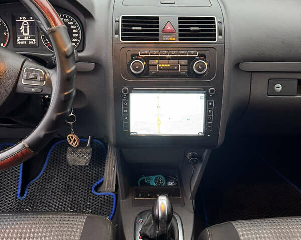 Черный Фольксваген Туран, объемом двигателя 1.97 л и пробегом 304 тыс. км за 12100 $, фото 12 на Automoto.ua