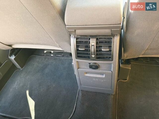 Черный Фольксваген Туран, объемом двигателя 1.6 л и пробегом 275 тыс. км за 9600 $, фото 49 на Automoto.ua