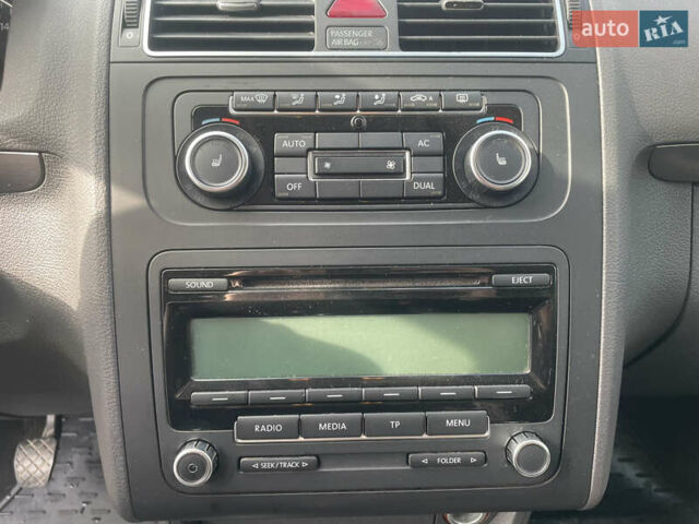 Черный Фольксваген Туран, объемом двигателя 1.39 л и пробегом 236 тыс. км за 8200 $, фото 34 на Automoto.ua