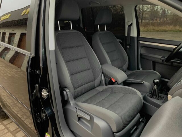 Черный Фольксваген Туран, объемом двигателя 2 л и пробегом 283 тыс. км за 12555 $, фото 15 на Automoto.ua