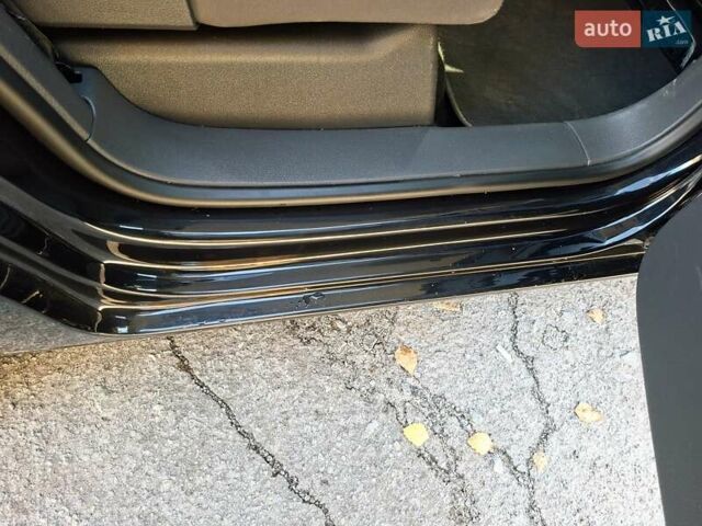 Черный Фольксваген Туран, объемом двигателя 1.6 л и пробегом 275 тыс. км за 9600 $, фото 47 на Automoto.ua