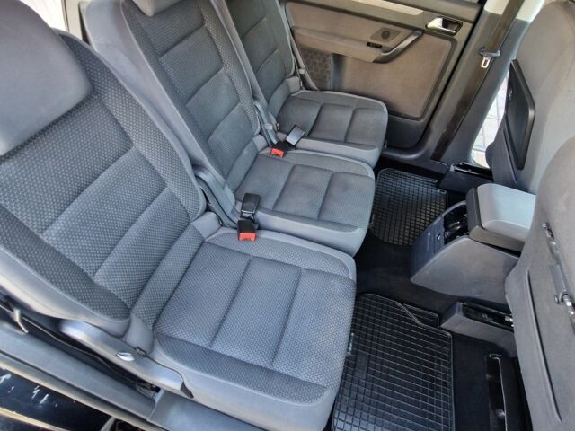 Чорний Фольксваген Туран, об'ємом двигуна 1.6 л та пробігом 273 тис. км за 9999 $, фото 15 на Automoto.ua