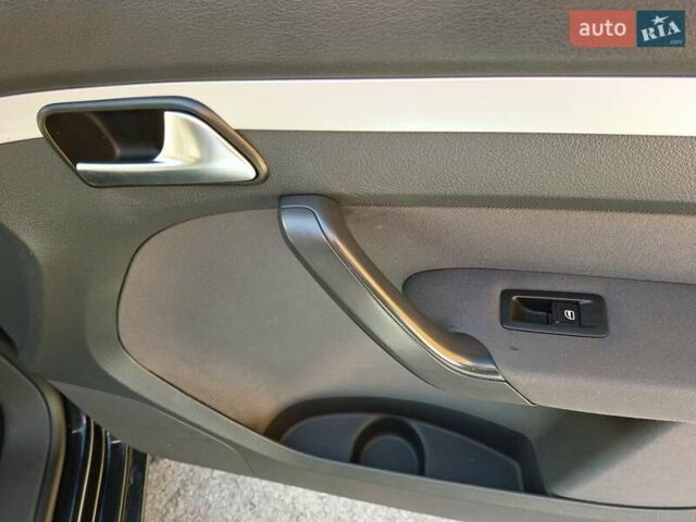 Черный Фольксваген Туран, объемом двигателя 1.6 л и пробегом 275 тыс. км за 9600 $, фото 52 на Automoto.ua