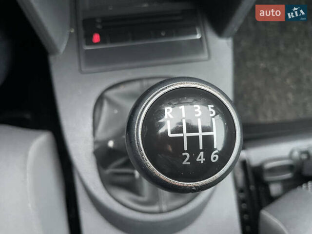 Черный Фольксваген Туран, объемом двигателя 1.6 л и пробегом 333 тыс. км за 9300 $, фото 21 на Automoto.ua