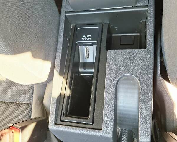 Черный Фольксваген Туран, объемом двигателя 1.6 л и пробегом 275 тыс. км за 9600 $, фото 79 на Automoto.ua