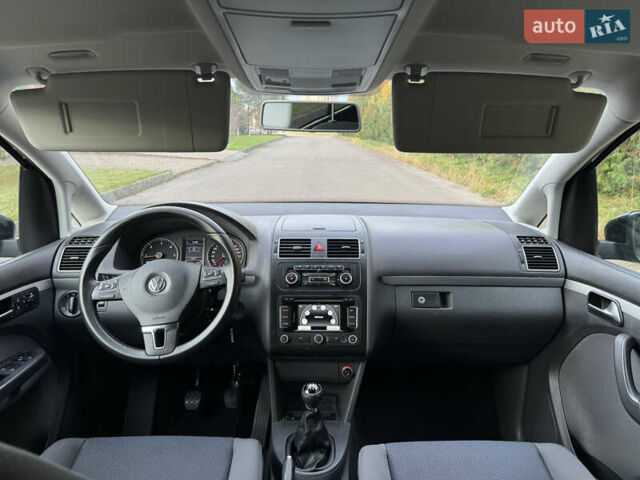 Черный Фольксваген Туран, объемом двигателя 1.6 л и пробегом 185 тыс. км за 11300 $, фото 41 на Automoto.ua