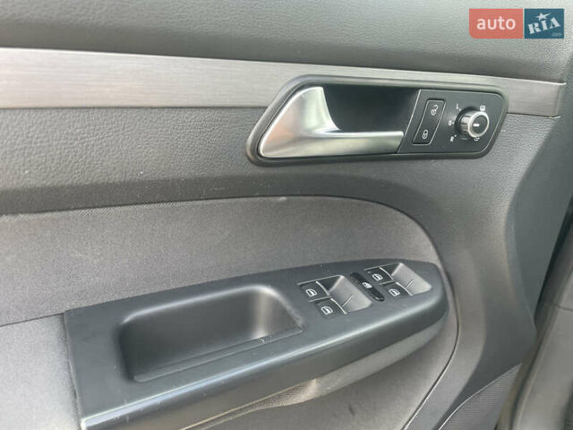 Черный Фольксваген Туран, объемом двигателя 1.39 л и пробегом 236 тыс. км за 8200 $, фото 36 на Automoto.ua