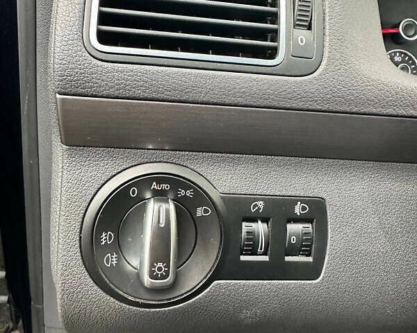 Черный Фольксваген Туран, объемом двигателя 1.39 л и пробегом 99 тыс. км за 11399 $, фото 10 на Automoto.ua