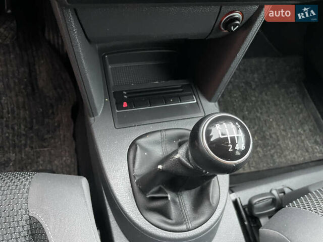 Черный Фольксваген Туран, объемом двигателя 1.6 л и пробегом 333 тыс. км за 9300 $, фото 16 на Automoto.ua