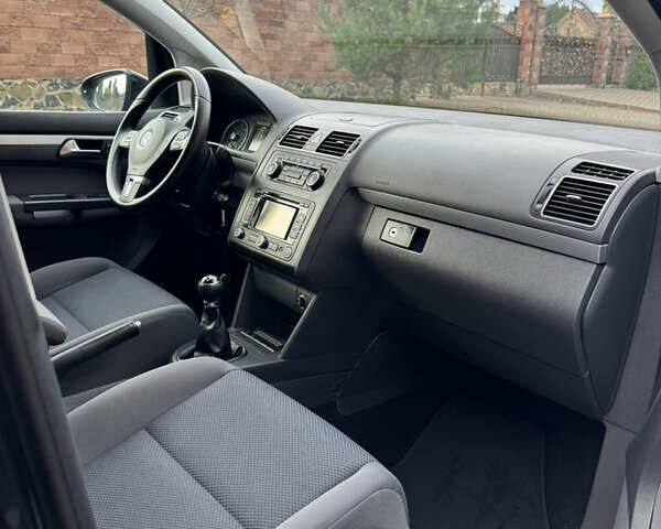 Черный Фольксваген Туран, объемом двигателя 1.6 л и пробегом 185 тыс. км за 11300 $, фото 27 на Automoto.ua