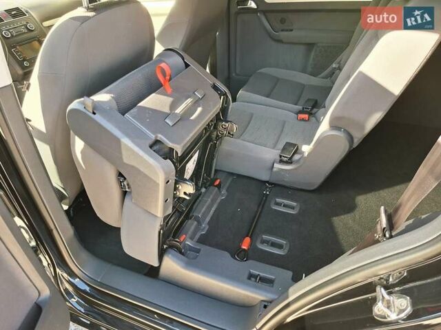 Черный Фольксваген Туран, объемом двигателя 1.6 л и пробегом 275 тыс. км за 9600 $, фото 84 на Automoto.ua