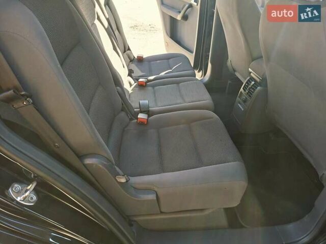 Черный Фольксваген Туран, объемом двигателя 1.6 л и пробегом 275 тыс. км за 9600 $, фото 48 на Automoto.ua